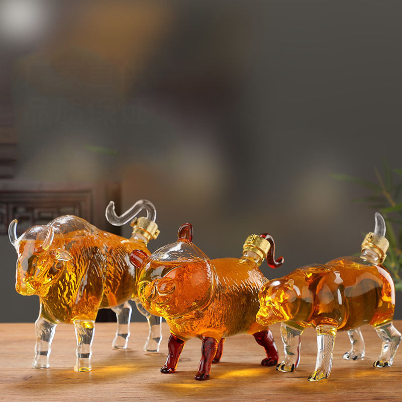 Exquisite Animal-Inspired Decanters - Elevate Your Whisky Experience