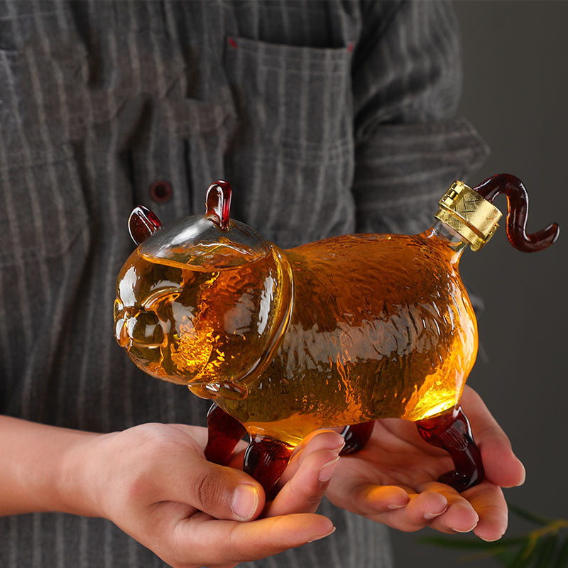 Exquisite Animal-Inspired Decanters - Elevate Your Whisky Experience