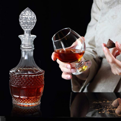 Vintage Glass Decanter With Classic Design For Whiskey