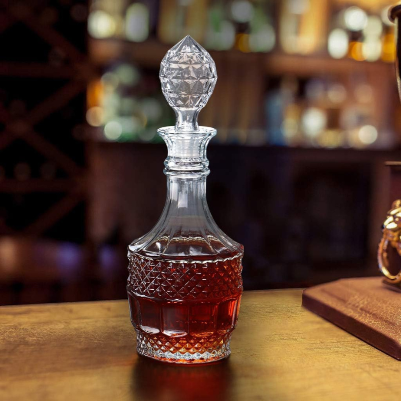 Vintage Glass Decanter With Classic Design For Whiskey